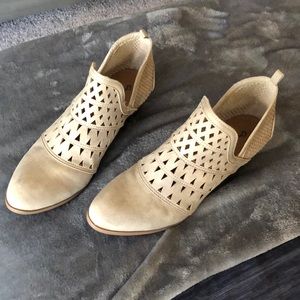 Qupid country cream booties
